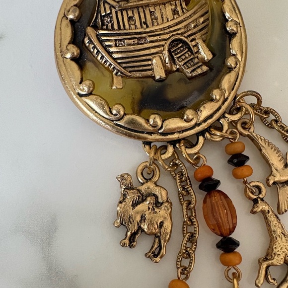Vintage Noah’s Ark Enamel Brooch - Picture 7 of 10